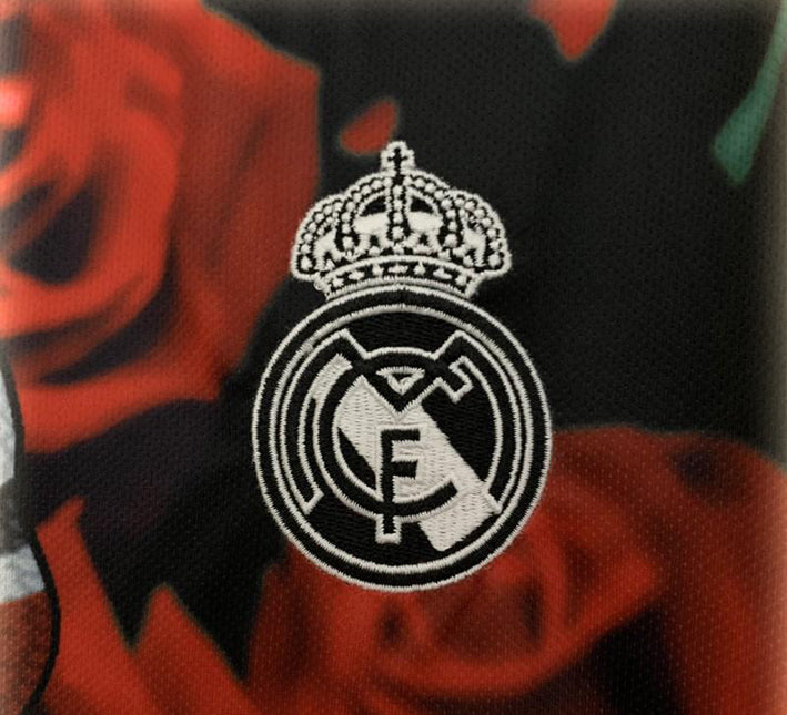 Maillot concept du Real Madrid rose et rouge édition 2025 2026