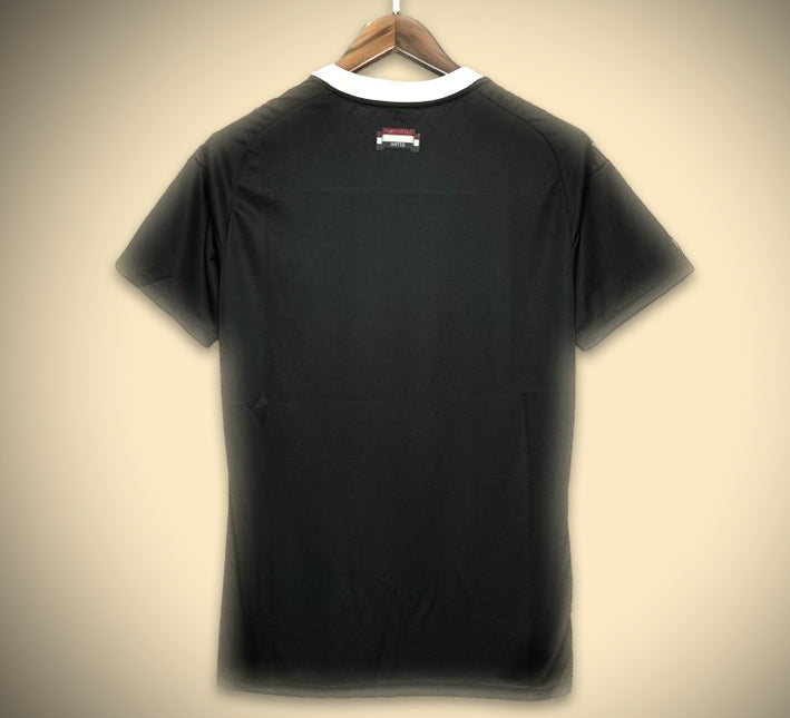 Manchester United goalkeeper jersey black with club crest