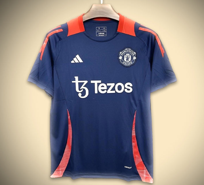 maillot-manchester-united-pre-match-20252026 Manchester United Pre-Match Jersey 20252026