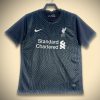tenue-de-gardien-liverpool-rouge-avec-ecusson-du-club Red Liverpool goalkeeper kit with club crest