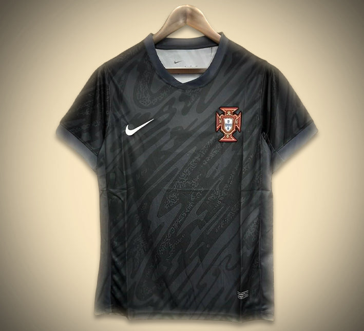 maillotportugalgardiennoir-1.jpg Portugal Goalkeeper Black Jersey 2024-2025 front view