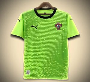 maillotportugalvert-1.jpg Portugal Green Goalkeeper Soccer Jersey 2024-2025 front view
