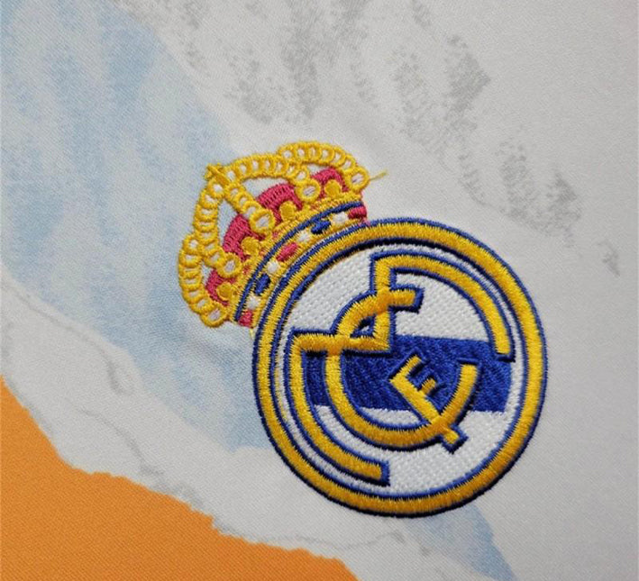 maillotrealmadridentrainementlogo.jpg Real Madrid Pre-Match Jersey 2024-2025 fabric detail