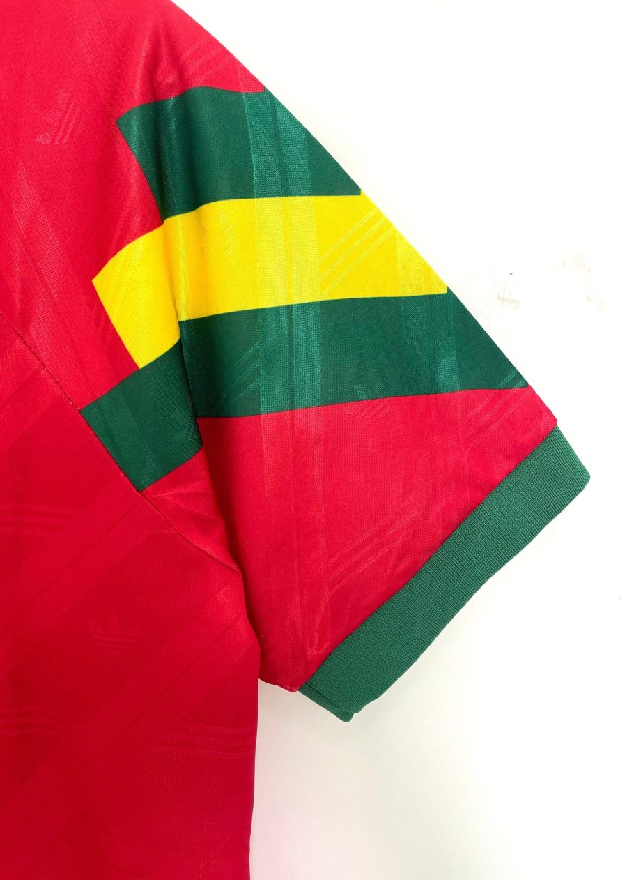 ancien-maillot-de-football-portugal-version-domicile old Portugal soccer jersey home version