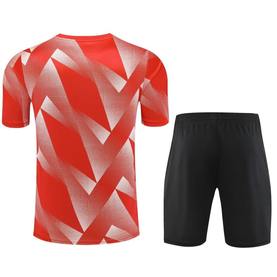 ensemble-training-bayern-munich-rouge-saison-2023-2024 Bayern Munich red training kit 2023 2024 season