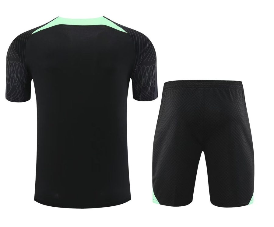 ensemble-training-liverpool-noir-saison-deux-mille-vingt-trois-deux-mille-vingt-quatre Liverpool black training kit 2023 2024 season