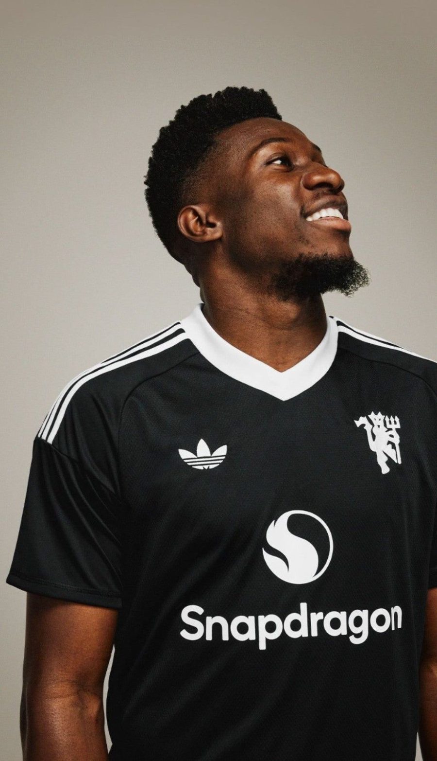 jersey-de-gardien-manchester-united-nouveau-kit-officiel-2024-2025 Manchester United goalkeeper jersey new official kit 2024 2025