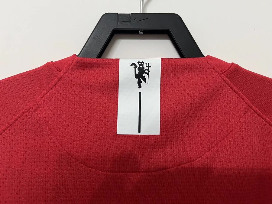 jersey-football-manchester-united-rouge-manches-longues-tenue-domicile-vintage Manchester United Red Long Sleeve Soccer Jersey Vintage Home Kit