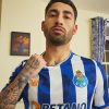 maillot-de-football-fc-porto-kit-domicile-manches-courtes-ecusson-du-club FC Porto soccer jersey home kit short sleeves club crest