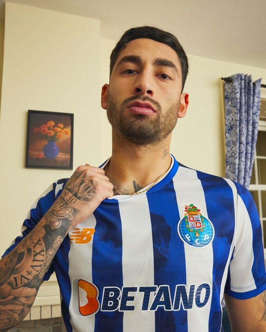 maillot-de-football-fc-porto-kit-domicile-manches-courtes-ecusson-du-club FC Porto soccer jersey home kit short sleeves club crest