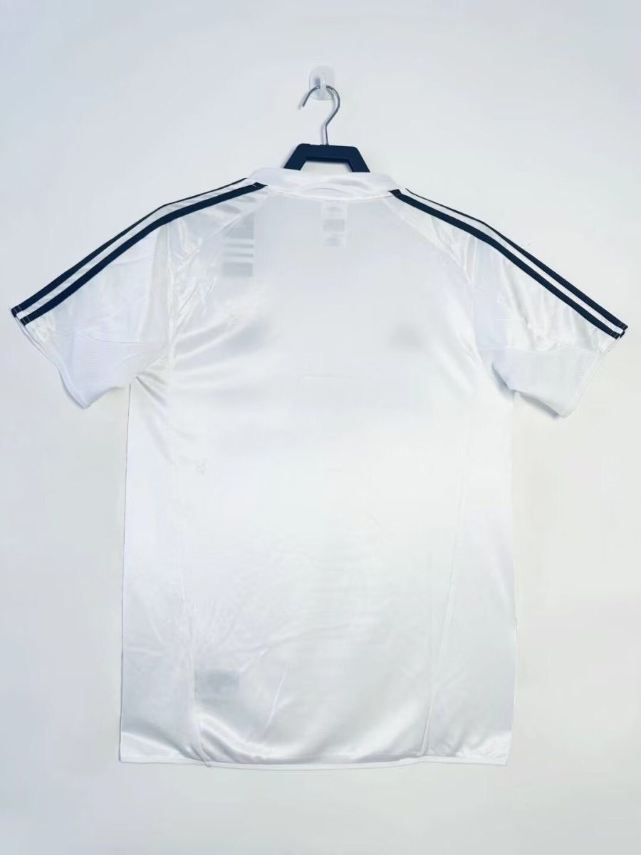 maillot-domicile-du-real-madrid-saison-deux-mille-quatre-a-deux-mille-cinq Real Madrid home jersey 2004 to 2005 season