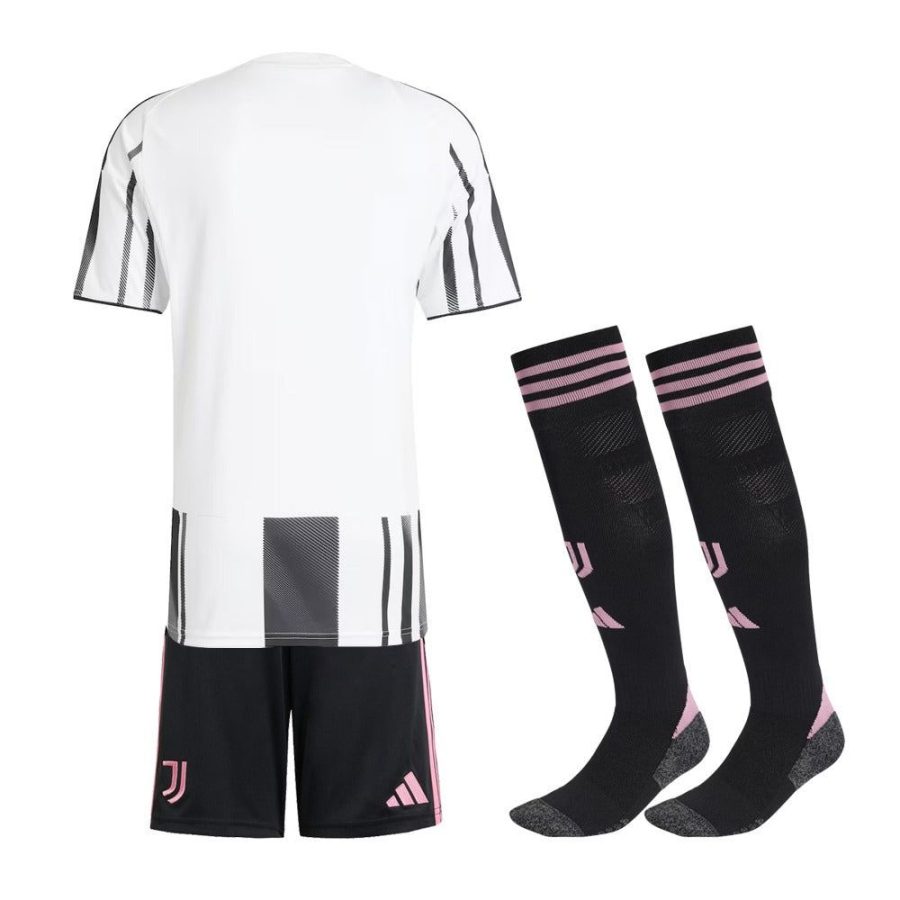 maillot-domicile-juventus-enfant-saison-2025-2026-avec-short Juventus home youth jersey season 2025 2026 with shorts