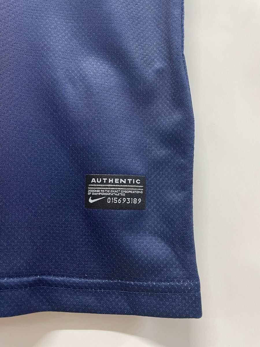 maillot-officiel-psg-bleu-marine-et-rouge-tenue-domicile-collection-deux-mille-treize-deux-mille-quatorze Official PSG navy blue and red home jersey collection two thousand thirteen two thousand fourteen