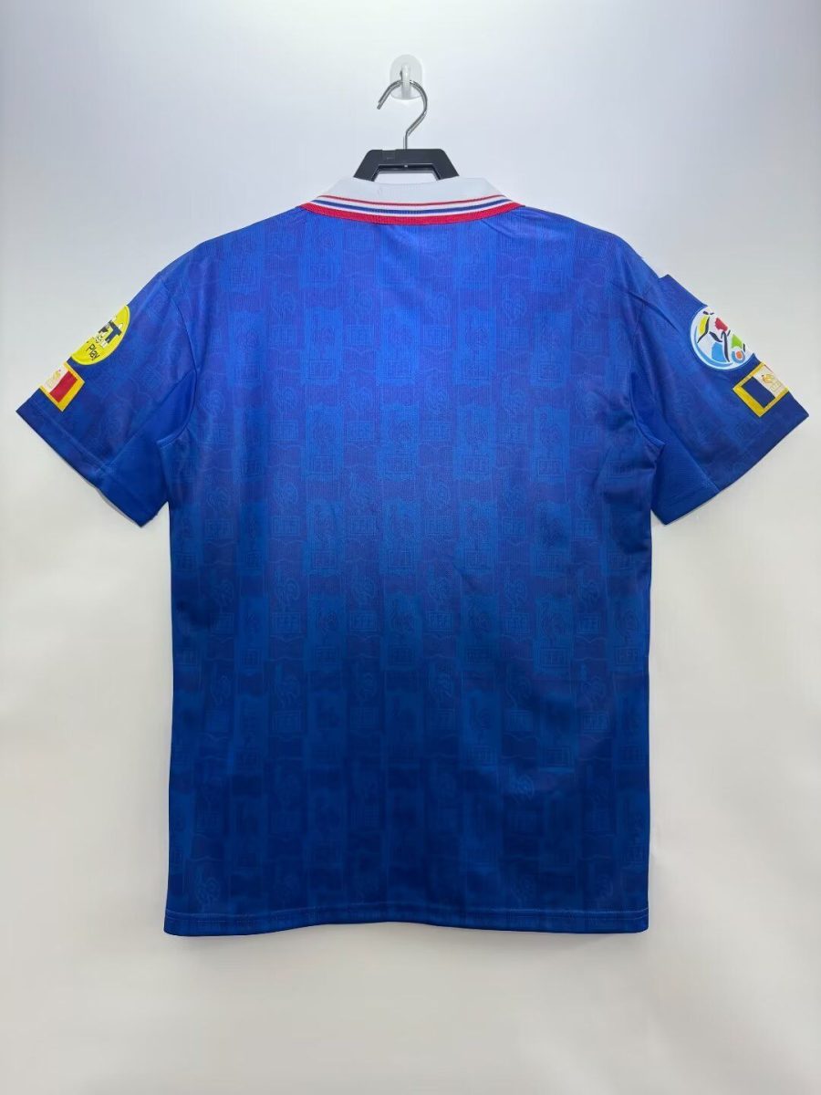 maillot-vintage-bleu-des-bleus-version-domicile-avec-ecusson Vintage blue Les Bleus home jersey with crest