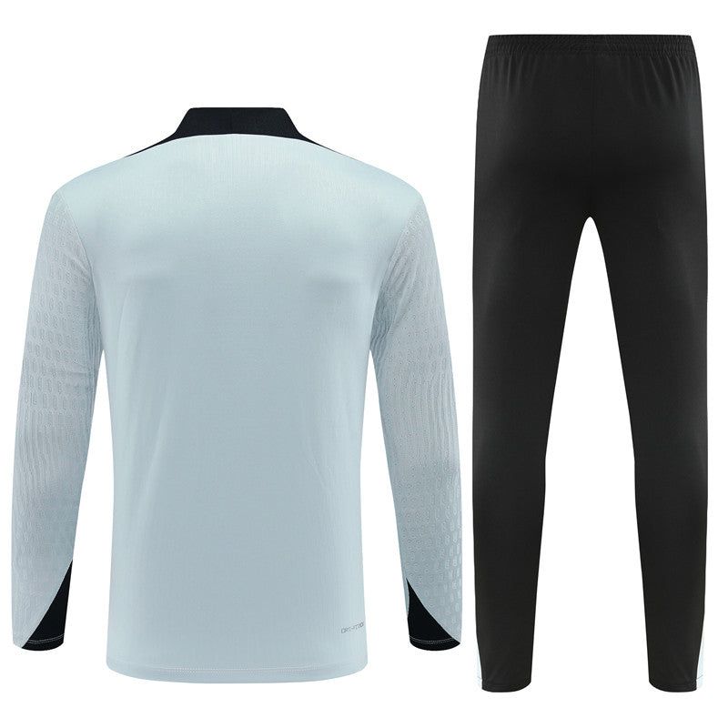 survetement-haut-et-bas-fc-barcelona-saison-deux-mille-vingt-quatre-deux-mille-vingt-cinq FC Barcelona tracksuit top and bottom season 2024 2025
