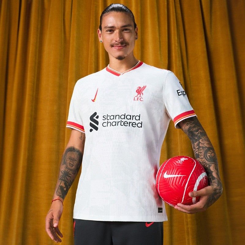 tunique-de-football-liverpool-modele-third-avec-ecusson-du-club Liverpool Third Soccer Jersey with Club Badge
