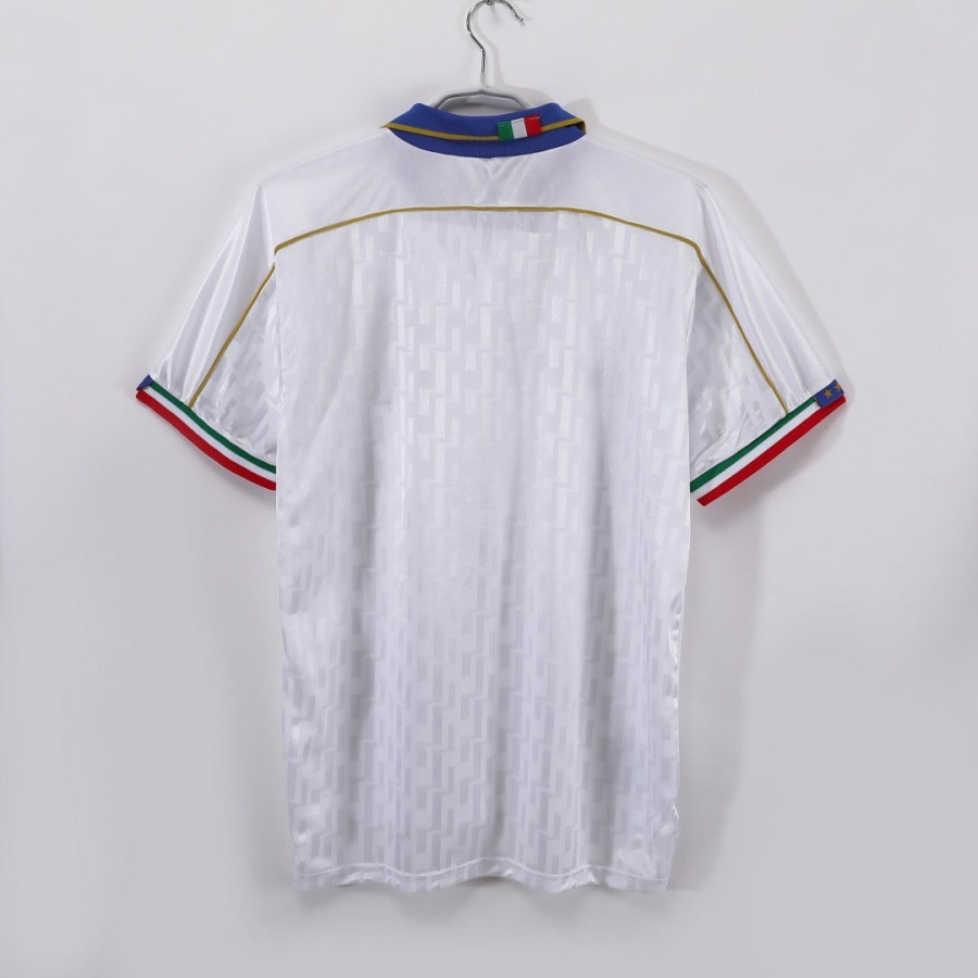 17d19eb8745d3d099b3ca752a1a2ce28.jpg Italy Away 1995 Retro Jersey