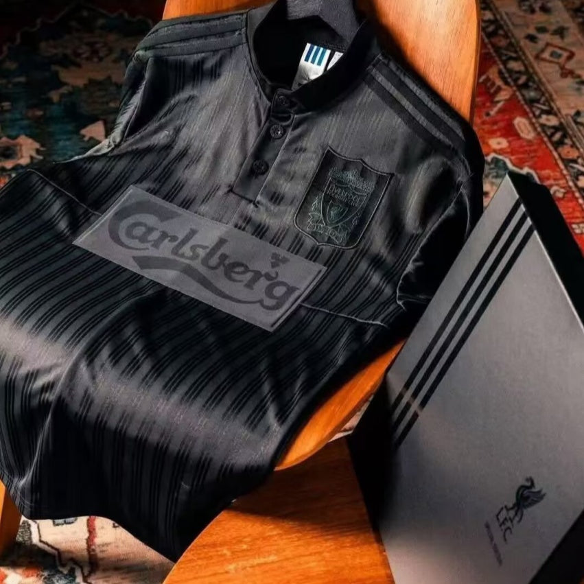 3003820f37a1abe1b0744cac785ac17c_96c9f1ef-7a6a-407a-a15a-66516d956439.jpg Liverpool 1995 Retro Black Premium Jersey