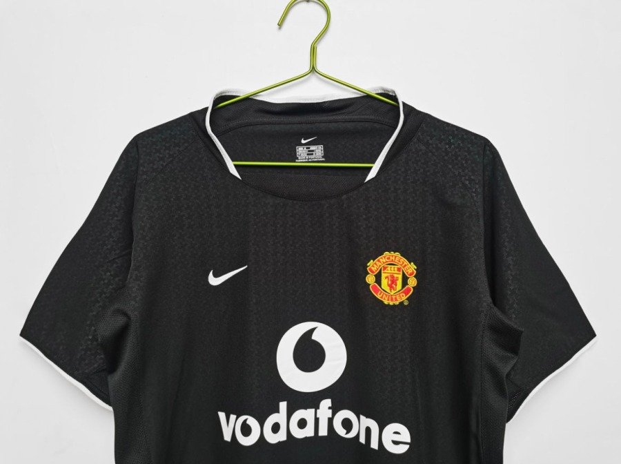 361C5D9C-928E-4D94-87CE-84A9E30DA434.jpg Manchester United 2003/04 Away Jersey