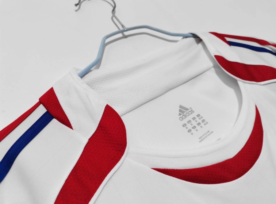 423C7D3E-7727-49F7-ADAB-E2949B54B305.jpg France 2006 Away Jersey