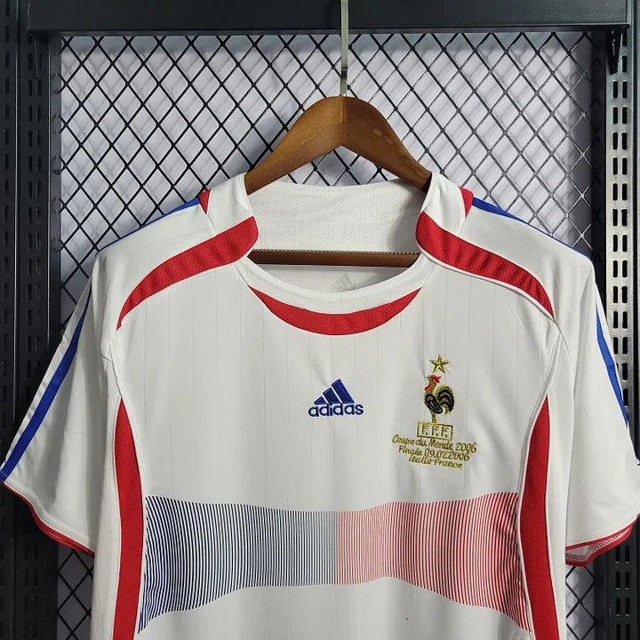 556f3a32e67eaaaaa0bacc718a06b6e3.jpg France Retro 2006 - Vintage French National Team Jersey