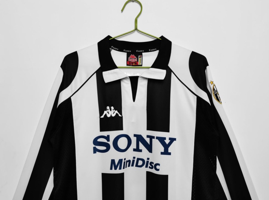 7BC312D9-0528-49D3-B02A-606AB1596EC7.jpg Juventus 1997/98 Home Jersey Long Sleeve