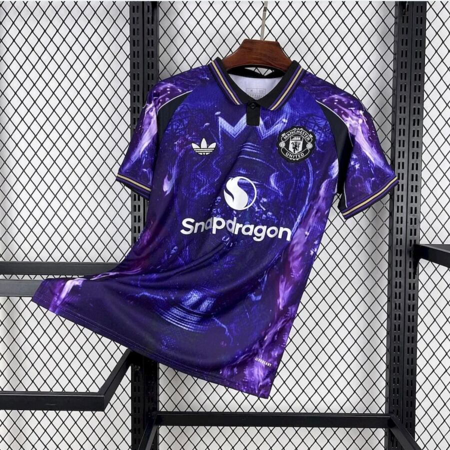 8133702C-5E0B-4370-984C-48361E4783A7.jpg Manchester United 2025/26 Concept Jersey