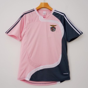 83c799e06f648ff148416cbc322a7b23.jpg Benfica 2007-2008 Pink Retro Soccer Jersey