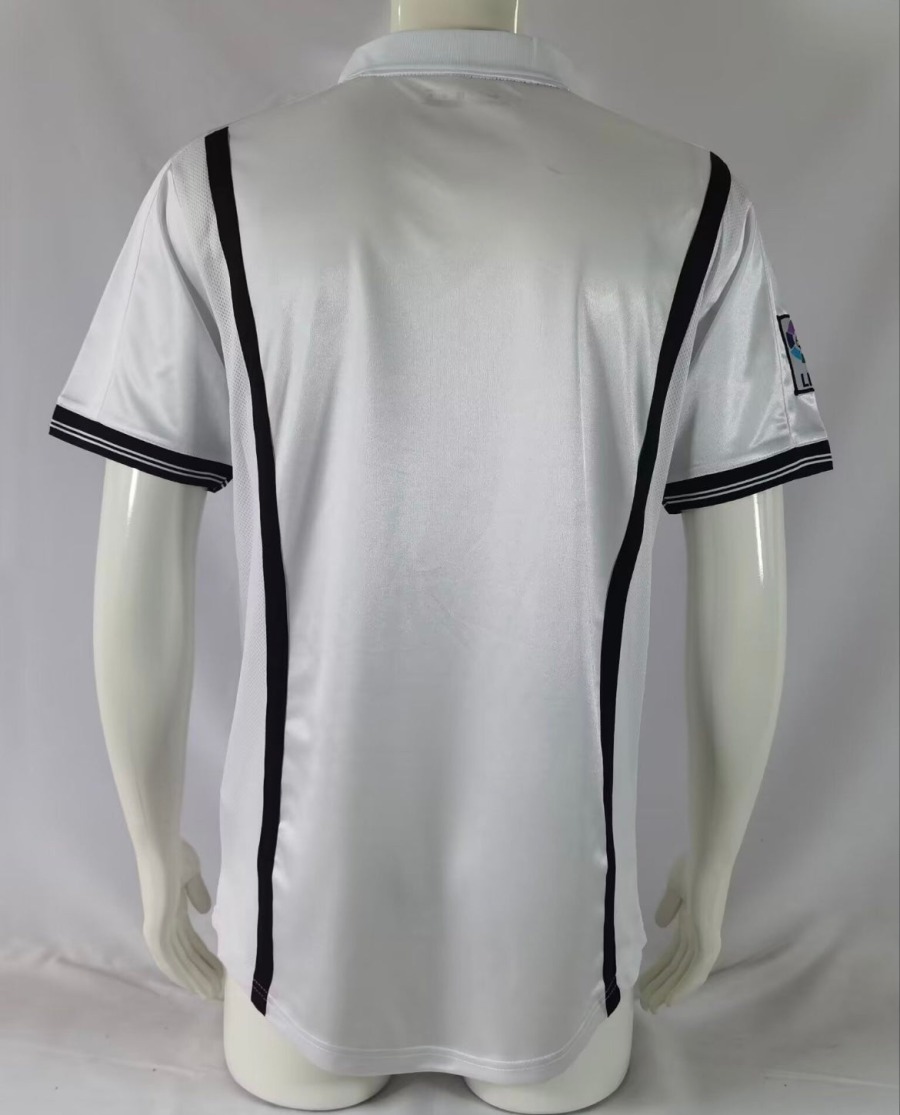 AD7F5178-F6AF-45E3-8936-EA3090D44FD6.jpg Valencia CF 2000/01 Home Soccer Jersey