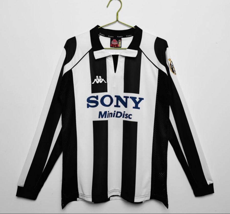 BAE85E28-2CF7-4544-A7A1-9A6B4085170B.jpg Juventus 1997/98 Home Jersey Long Sleeve