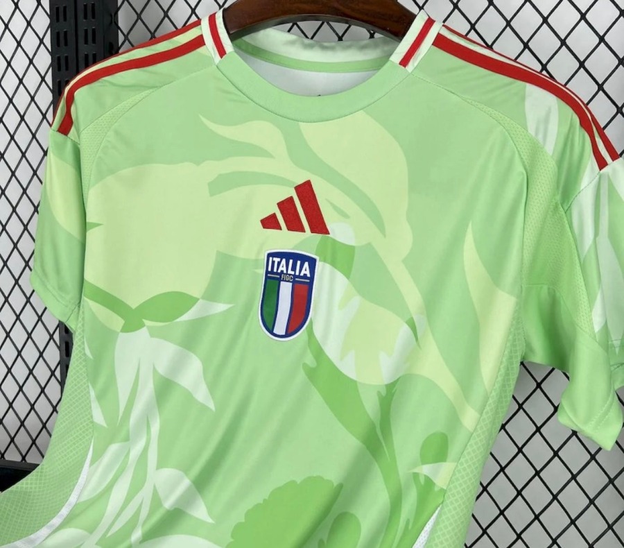DC249656-2D66-4E26-8A76-7A6CE17E8793.jpg Italy Concept 2025 Jersey